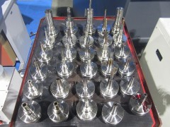 【Sold out】立形マシニングセンター(HSK63)/ マキノ / V-33 / 2005年の写真10 【Sold out】立形マシニングセンター(HSK63)/ マキノ / V-33 / 2005年の写真10
