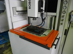 【Sold out】 形彫放電加工機/ROBOFORM35/シャルミー/2001年の写真02 【Sold out】 形彫放電加工機/ROBOFORM35/シャルミー/2001年の写真02