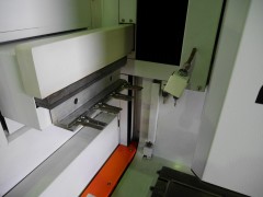 【Sold out】 形彫放電加工機/ROBOFORM35/シャルミー/2001年の写真06 【Sold out】 形彫放電加工機/ROBOFORM35/シャルミー/2001年の写真06
