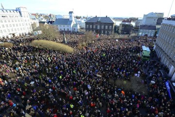 People demonstrate in Reykjavik, Iceland, in this April 4, 2016 file photo. REUTERS/Stigtryggur Johannsson/Files - RTSDW11