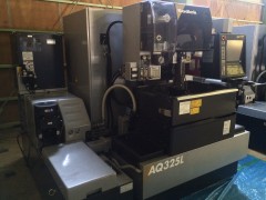 【Sold out】ワイヤー放電加工機/ソディック/AQ325L/2004年の写真05 【Sold out】ワイヤー放電加工機/ソディック/AQ325L/2004年の写真05