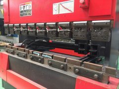 【中古機械案内】アマダ/プレスブレーキ/FBD-8020FS/1996の写真02 【中古機械案内】アマダ/プレスブレーキ/FBD-8020FS/1996の写真02