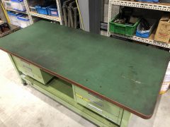 【中古設備案内】サカエ製 重量作業台 ペダル昇降移動式の写真02 【中古設備案内】サカエ製 重量作業台 ペダル昇降移動式の写真02