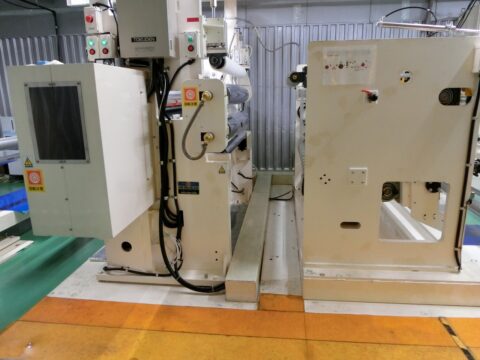 【現地売り物件】油圧式エンボス加工機/由利ロール/IH-HEM/2006年式の写真04 【現地売り物件】油圧式エンボス加工機/由利ロール/IH-HEM/2006年式の写真04