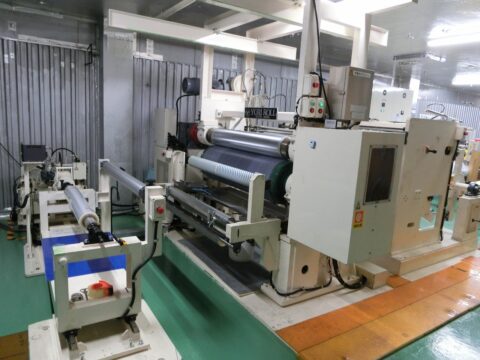 【現地売り物件】油圧式エンボス加工機/由利ロール/IH-HEM/2006年式の写真02 【現地売り物件】油圧式エンボス加工機/由利ロール/IH-HEM/2006年式の写真02